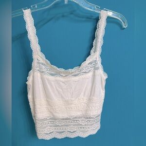 SALE🌸O’Neill Lace Crop Top